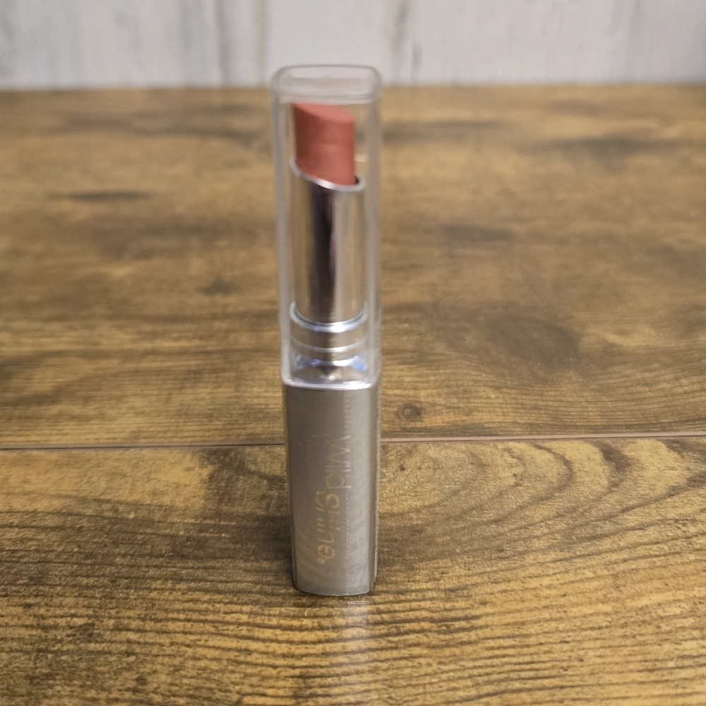 New Wet N Wild Shine Lipstick Coral Number 920